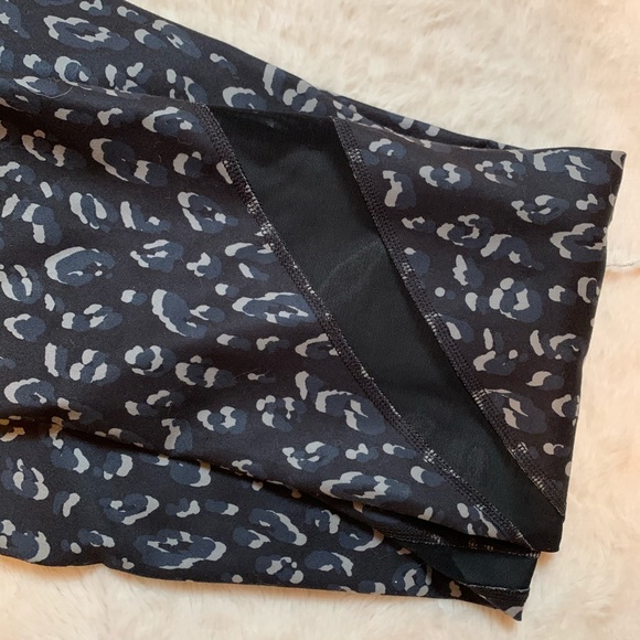 Never worn elevate leggings / go dry - Picture 4 of 5